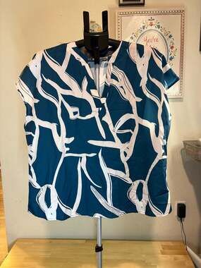 SHEIN LUNE Blue and White Graphic Print Notch Neck Batwing Sleeve Blouse XXL